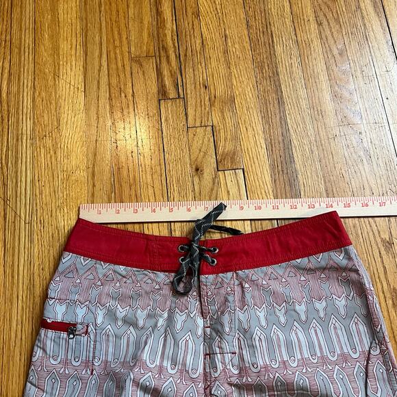Patagonia Shorts Mens 30 Swim Trunks Aztec Red  11” inseam - Picture 5 of 8